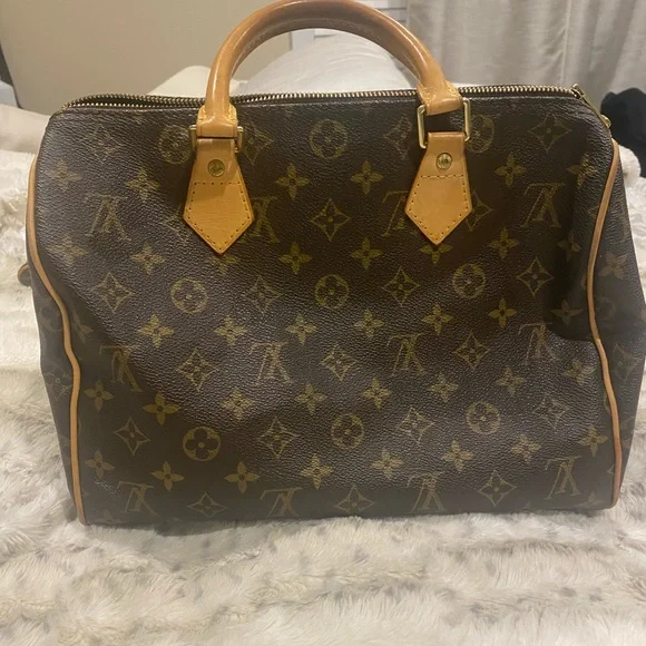 Authentic Louis Vuitton Monogram Speedy 30 - Picture 4 of 12